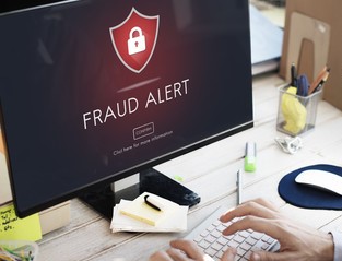 computer screen alerting fraud